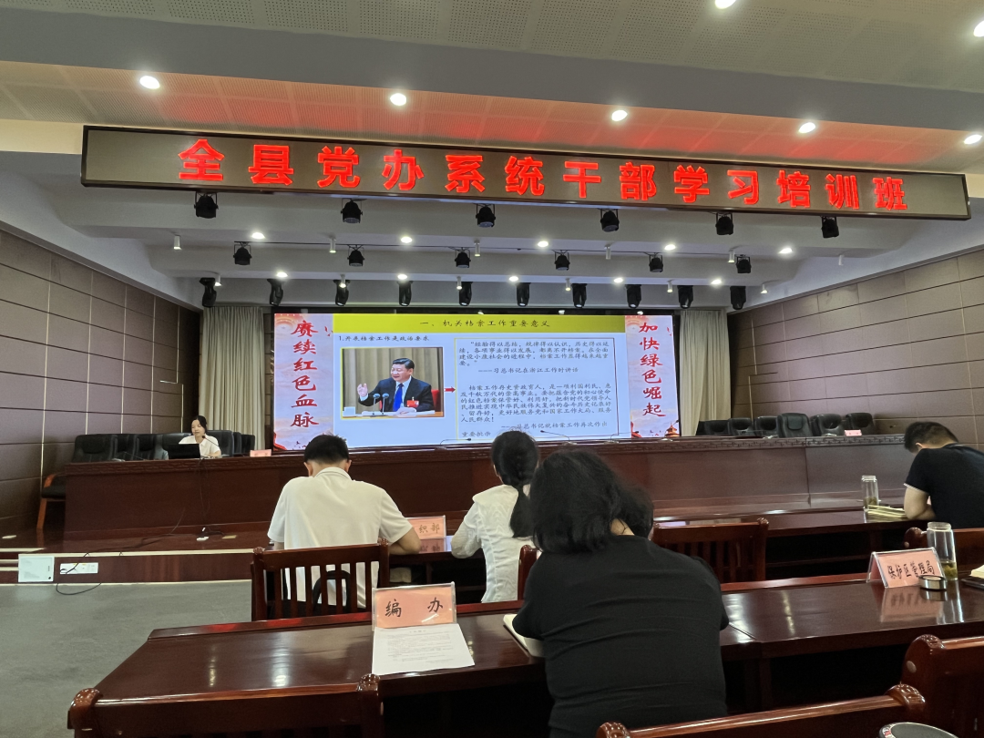 英山县开展喜迎国际档案日宣传活动